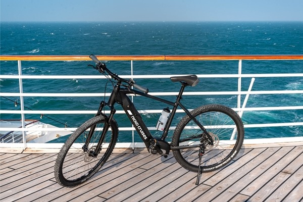 Nicko Cruises y CruiseVision presenta nuevas excursiones en bicicleta eléctrica y senderismo