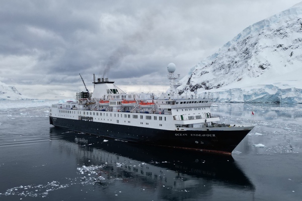 Dinamarca alquila el Ocean Endeavour para alojar soldados de operación para proteger Groenlandia