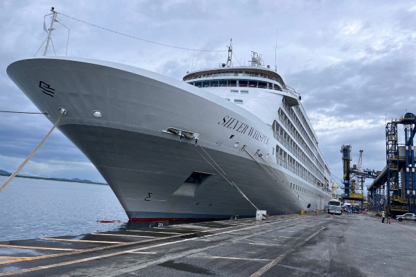 Silver Whisper lleva a más de 600 personas a las costas de Paraná