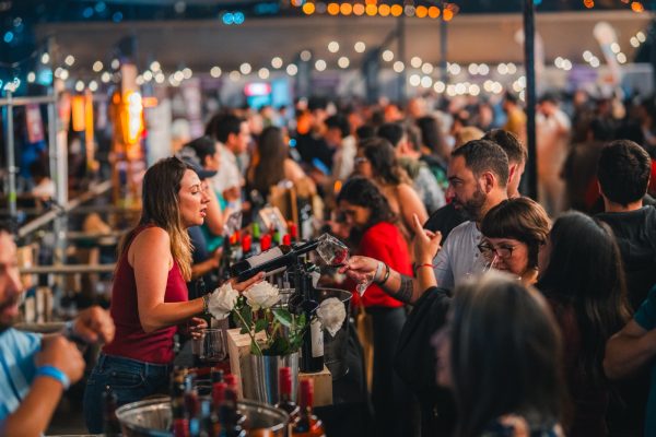 Terminal de Pasajeros de Valparaíso acoge masiva ExpoVino Verano 2026