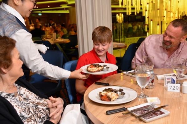 Carnival Cruise Line lanza servicio de cena express
