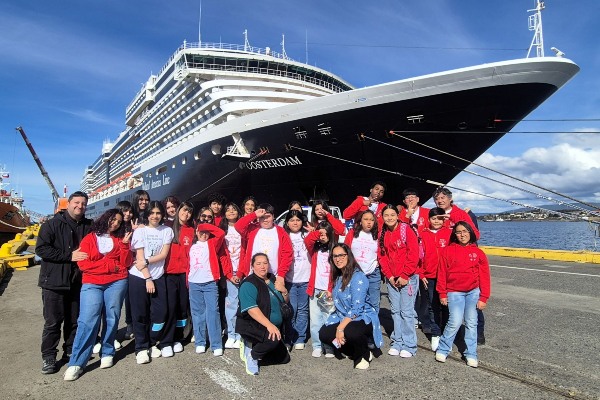 Coro de Voces Blancas recibe a cruceristas en Punta Arenas