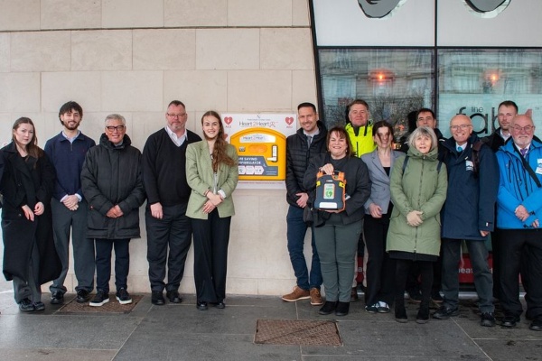 Fred. Olsen Cruise Lines apoya instalación de equipos de salvamento en paseo marítimo de Liverpool