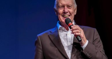 Leyenda del fútbol inglés Geoff Hurst protagonizará serie de encuentros a bordo del Britannia