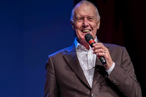 Leyenda del fútbol inglés Geoff Hurst protagonizará serie de encuentros a bordo del Britannia