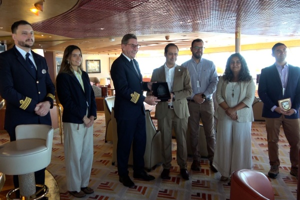 Nave de Fred. Olsen Cruise Line hace escala inaugural en Puerto de Valparaíso