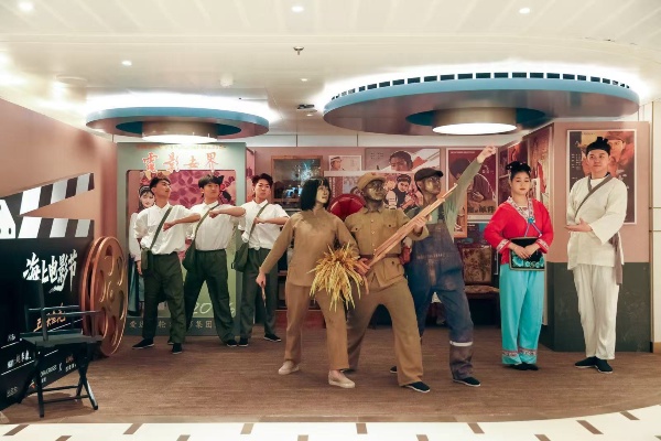 Parte primer crucero temático Festival de Cine de Adora Cruises