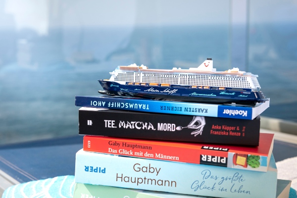 Dos cruceros literarios preparan en flota Mein Schiff