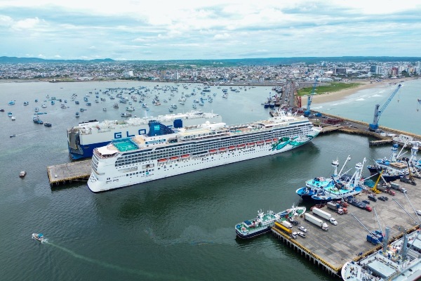 Nave de NCL inicia primer viaje por el Pacífico sudamericano en Manta