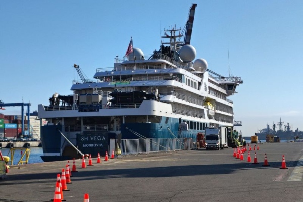 SH Vega hace visita a Valparaíso