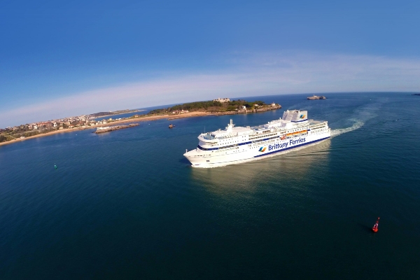 Disponen ferry-crucero para 4.200 pasajeros para reforzar ruta Santander-Plymouth en el verano