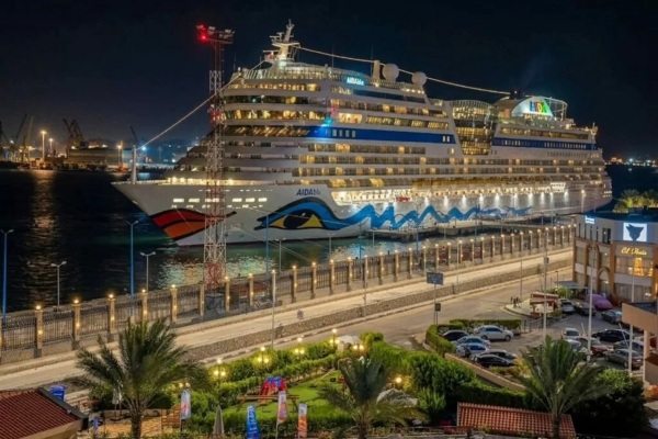 AIDAstella lleva 2 mil pasajeros a Port Said