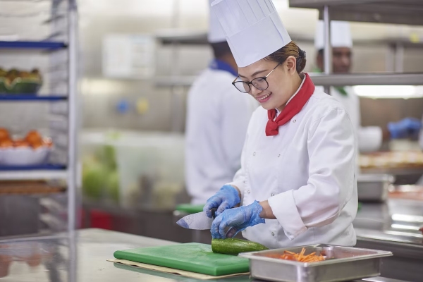 Fred. Olsen Cruise Lines prueba tecnología de IA para reducir desperdicio de alimentos