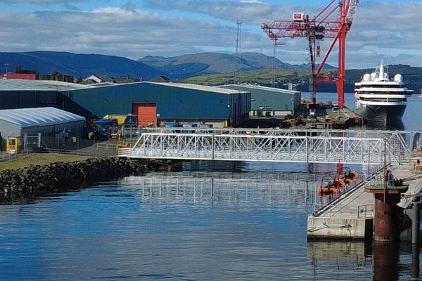 Le Lapérouse abre temporada en renovada terminal de Greenock