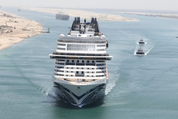 MSC Euribia cruza Canal de Suez rumbo a Europa