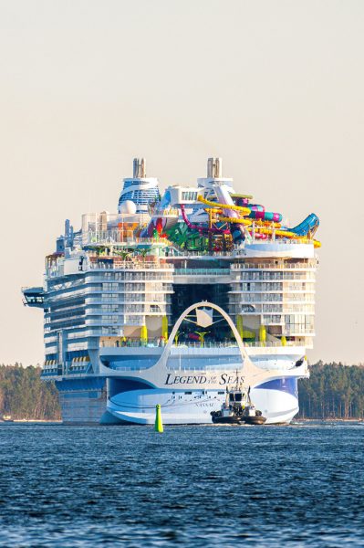 Galería: Legend of the Seas sale a mar abierto por primera vez