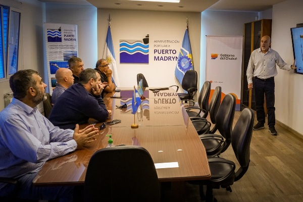 Chubut busca mayor coordinación con navieras que llevan turistas a Puerto Madryn