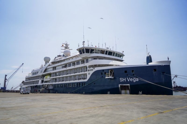 Nave de Swan Hellenic se convierte en sexto crucero de la temporada en Manta