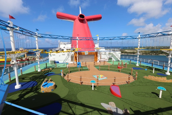 Carnival Magic renace con campo de minigolf y renovaciones en casino y gimnasio