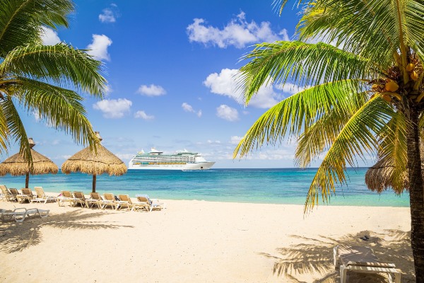 Resort for a Day lanza descuento para militares para celebrar Mes de Agradecimiento a las Fuerzas Armadas