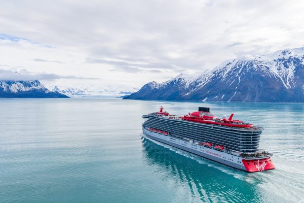 Virgin Voyages debuta en Alaska con una propuesta de cruceros exclusiva para adultos