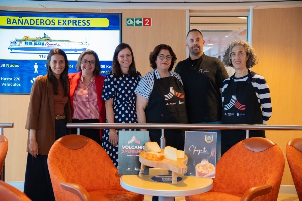 Gobierno celebra Día de Canarias a bordo del Bañaderos Express