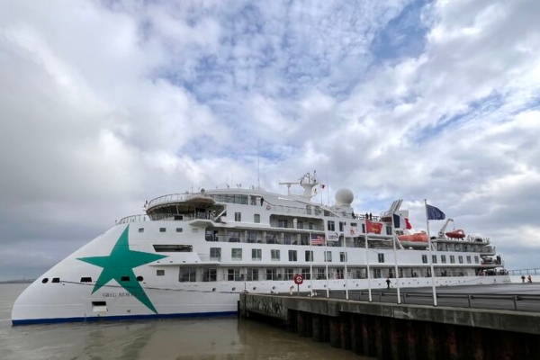 Aurora Expeditions dispone paso del Greg Mortimer por Honfleur en el marco de expansión por Europa
