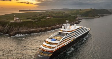 Scenic Eclipse hace visita a Avilés con 142 pasajeros