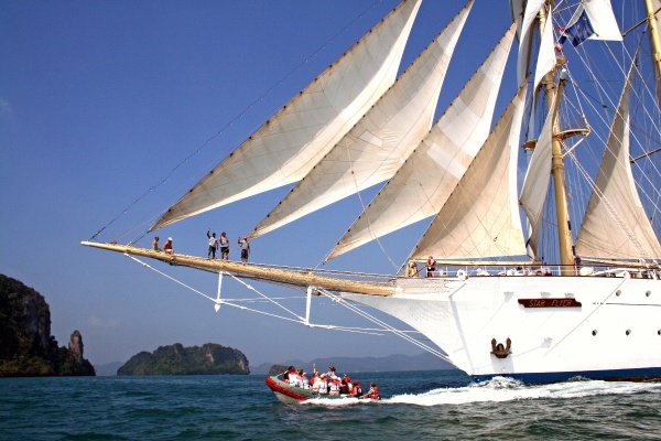 Star Clippers zarpa de Panamá por primera vez
