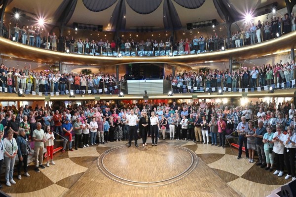 Aniversario de AIDA es celebrado conjuntamente por 7 mil pasajeros