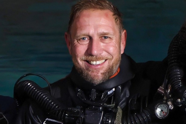Aurora Expeditions anuncia crucero con médico que salvó niños de cueva en 2018