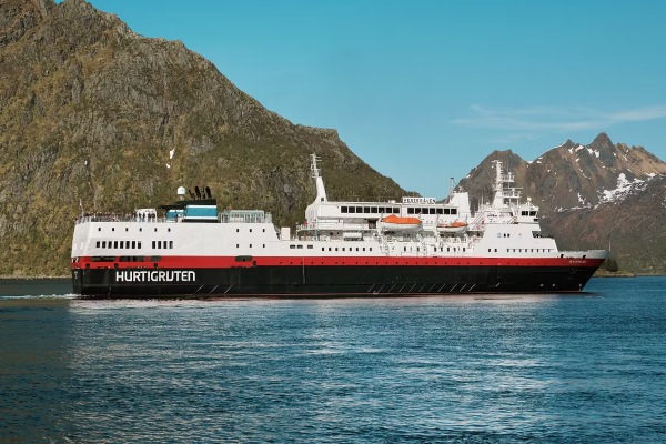 Hurtigruten finaliza renovación del MS Vesterålen