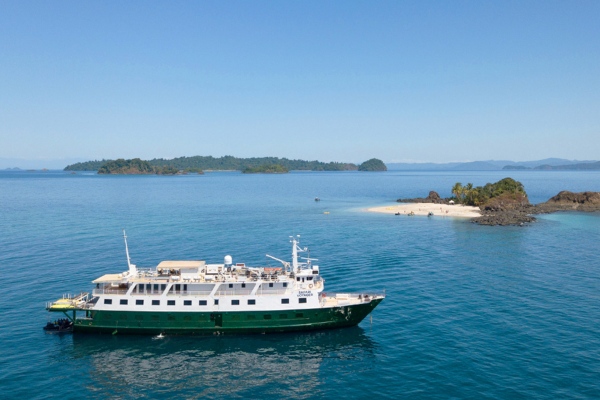 Regresa itinerario de 14 noches por Costa Rica y Panamá de UnCruise Adventures