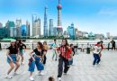 Tripulación internacional del Adora Magic City recorre Shanghai para promover su identidad global