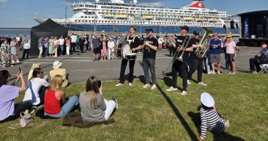 Estonia: Balmoral participa en celebración de aniversario de terminal de Saaremaa