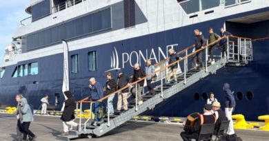 Le Bellot celebra día nacional de Islandia con visita a Akranes