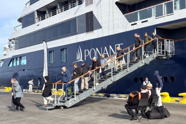 Le Bellot celebra día nacional de Islandia con visita a Akranes