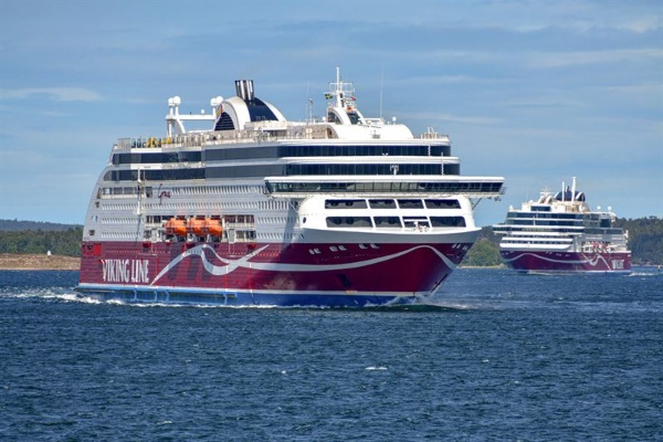 Viking Line se refuerza con 800 trabajadores para temporada alta
