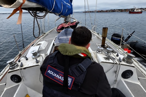 Autoridades detiene yate que hacía turismo de manera ilegal en Magallanes