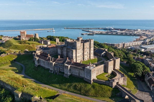 AzAmazing de Azamara Cruises se apodera del Castillo de Dover por segunda vez