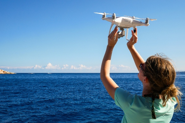 Detallan restricciones para uso de drones en compañías de cruceros