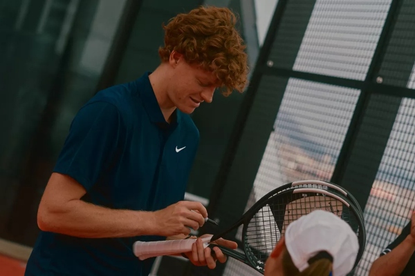 Jannik Sinner se une a pasajeros del Explora III para viaje previo al Mediterráneo