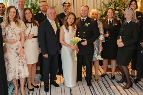Compañeros de P&O Cruises se casan a bordo del Iona en alta mar