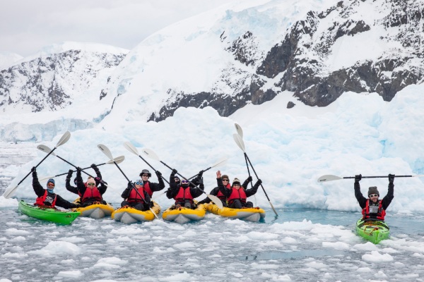 Mystic Cruises destaca zodiacs, kayaks y el equipamiento que constituye el "arsenal" de un barco de expedición