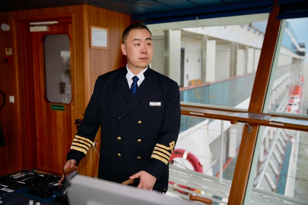 Nombran a Li Bin como primer capitán chino del Adora Mediterranea