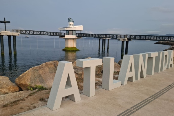 Puerto de Vigo abre visor submarino Atlántida