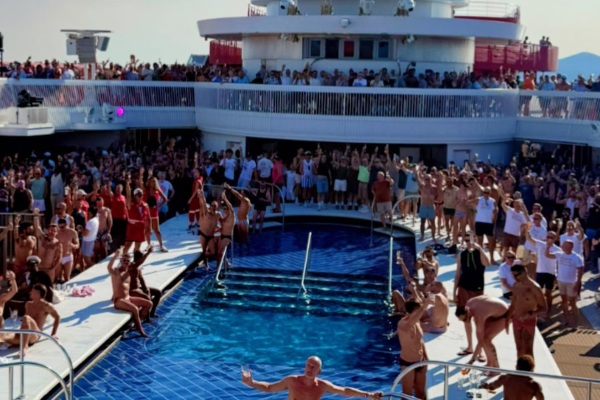 Autoridades turcas cancelan escalas de crucero LGBTQ+ a bordo del Scarlet Lady