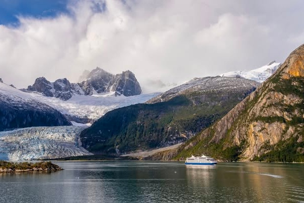 Australis Cruises recomienda ocho libros sobre la Patagonia para complementar el viaje
