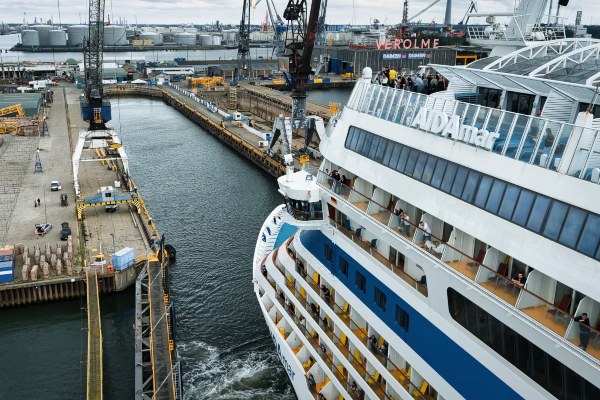Pasajeros de AIDAmar viven experiencia única en escala en Rotterdam