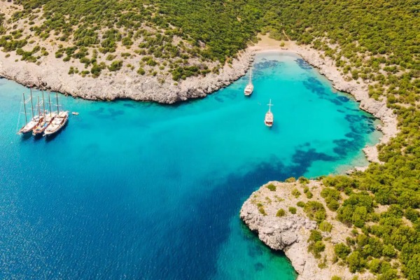 HAL lanza cruceros durante todo el año para explorar playas mediterráneas ocultas